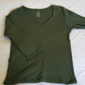 V neck 3/4 sleeve shirt